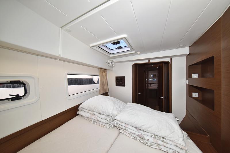 Book yachts online - catamaran - Lagoon 42 - Fleur de Sel - rent