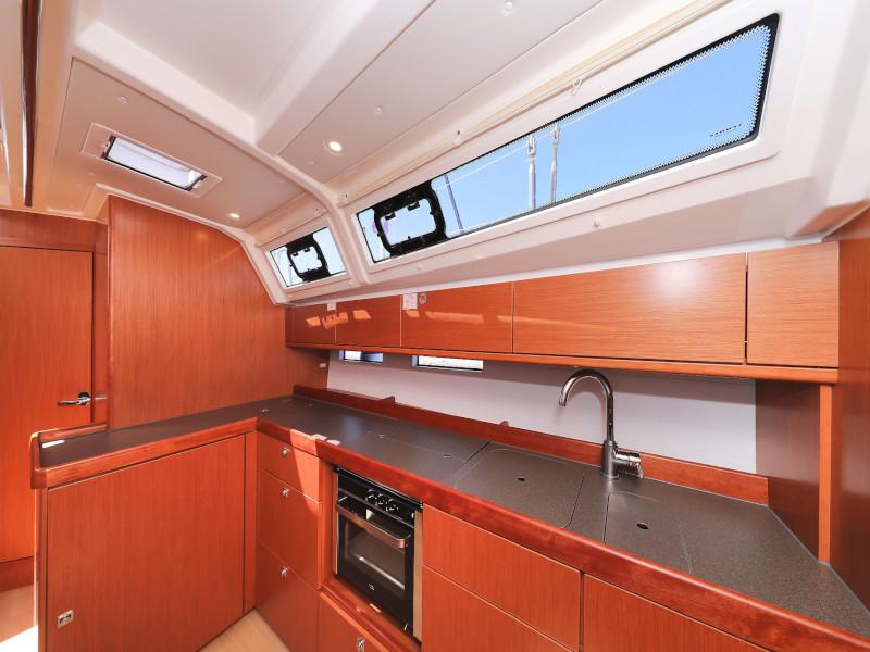 Book yachts online - sailboat - Bavaria Cruiser 46 - Jameson II - rent