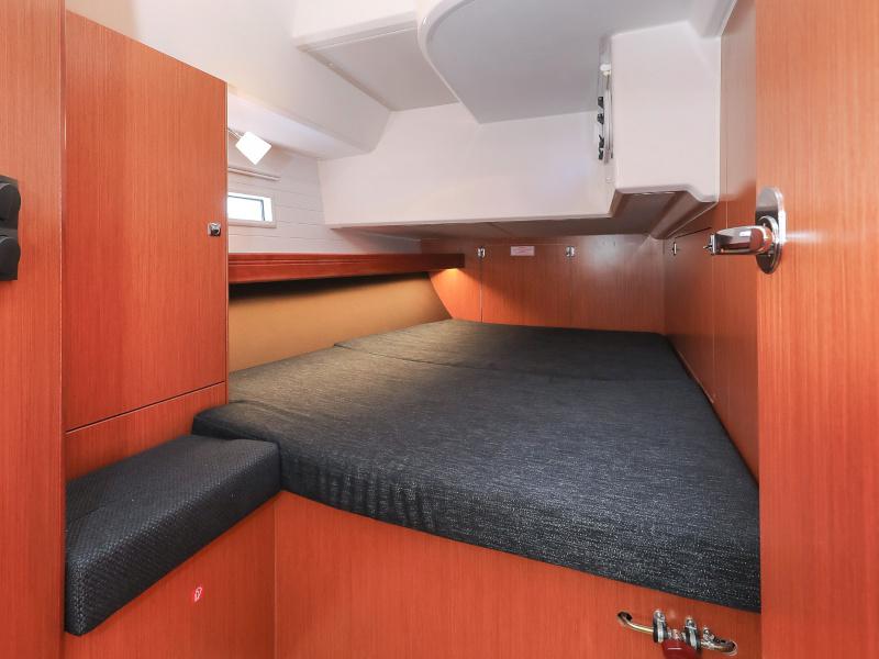 Book yachts online - sailboat - Bavaria Cruiser 46 - Jameson II - rent