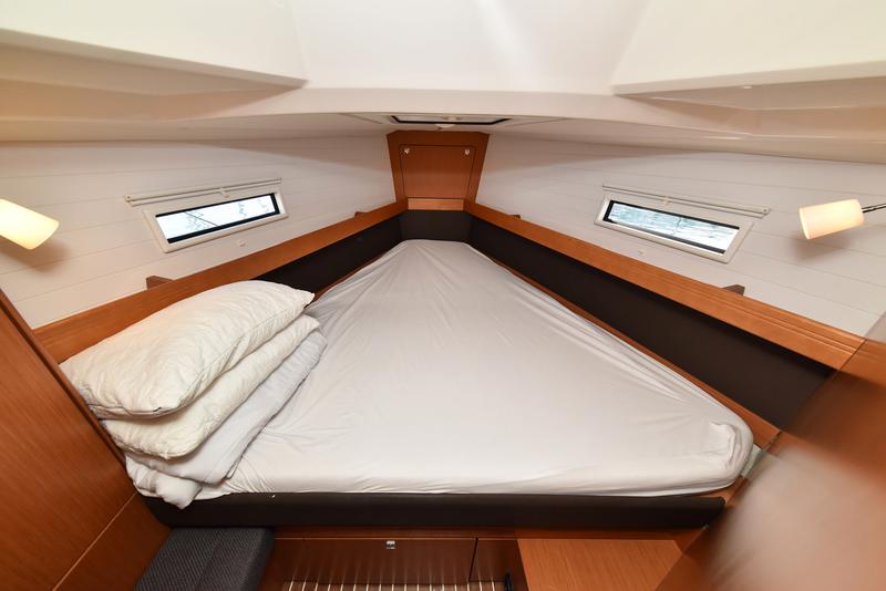Book yachts online - sailboat - Bavaria Cruiser 41 - CHILL BILL - rent