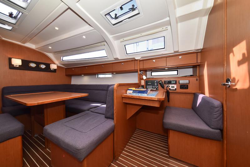 Book yachts online - sailboat - Bavaria Cruiser 41 - CHILL BILL - rent