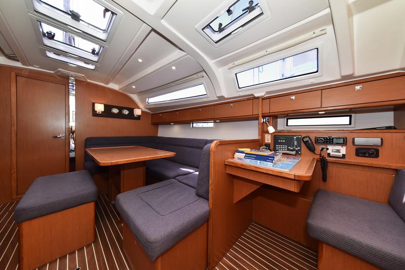 Book yachts online - sailboat - Bavaria Cruiser 41 - CHILL BILL - rent