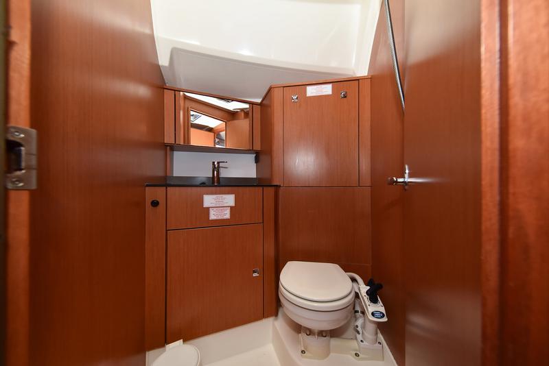 Book yachts online - sailboat - Bavaria Cruiser 41 - CHILL BILL - rent