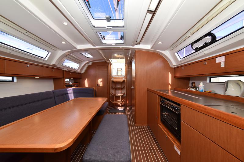 Book yachts online - sailboat - Bavaria Cruiser 41 - CHILL BILL - rent
