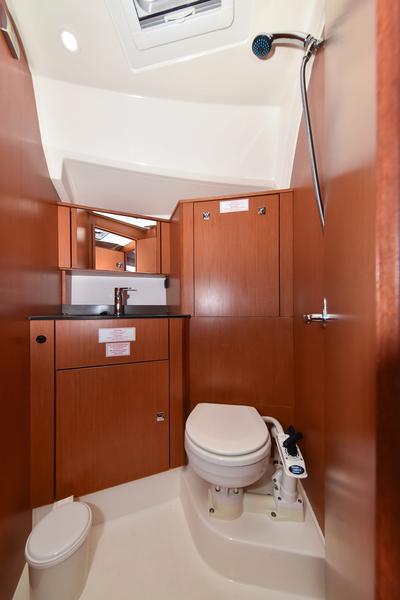 Book yachts online - sailboat - Bavaria Cruiser 41 - CHILL BILL - rent