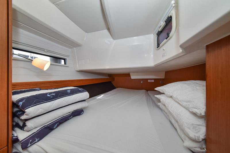 Book yachts online - sailboat - Bavaria Cruiser 41 - CHILL BILL - rent