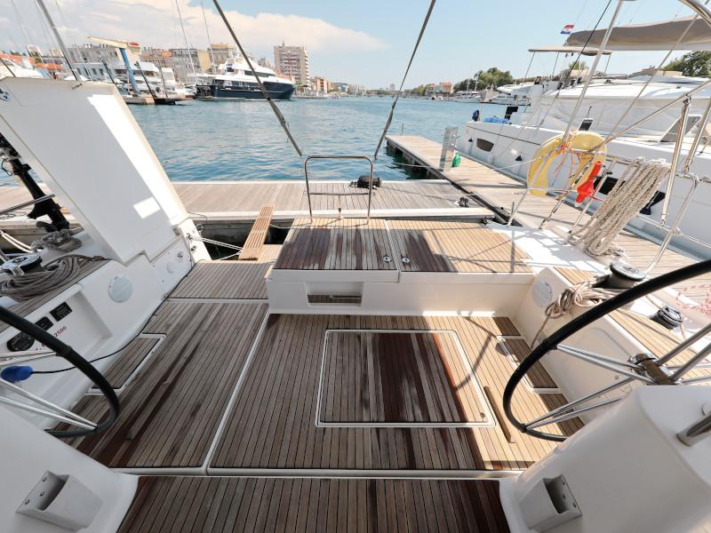 Book yachts online - sailboat - Dufour 560 - Anatoli - rent