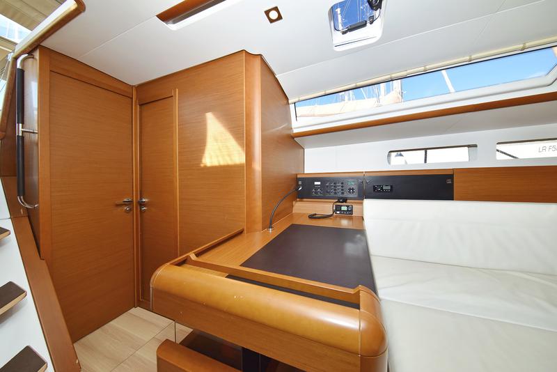 Book yachts online - sailboat - Sun Odyssey 519 - Bora - rent