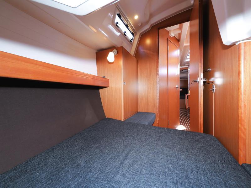 Book yachts online - sailboat - Bavaria Cruiser 37 - Lupe - rent