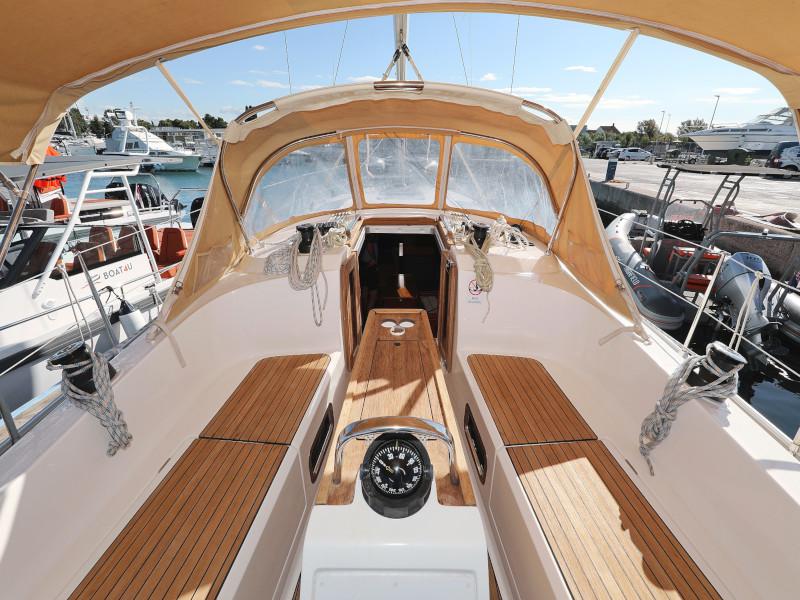 Book yachts online - sailboat - Bavaria Cruiser 37 - Lupe - rent
