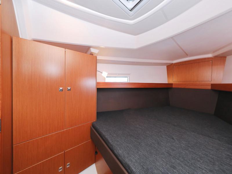 Book yachts online - sailboat - Bavaria Cruiser 37 - Lupe - rent
