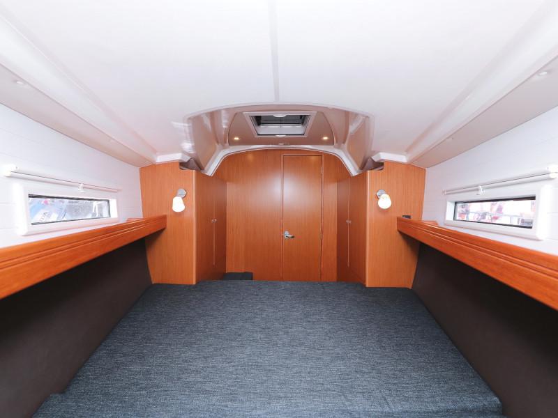 Book yachts online - sailboat - Bavaria Cruiser 37 - Lupe - rent