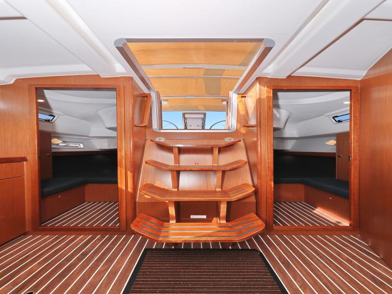 Book yachts online - sailboat - Bavaria Cruiser 37 - Lupe - rent