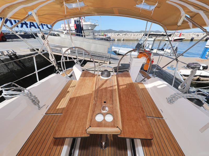 Book yachts online - sailboat - Bavaria Cruiser 37 - Lupe - rent