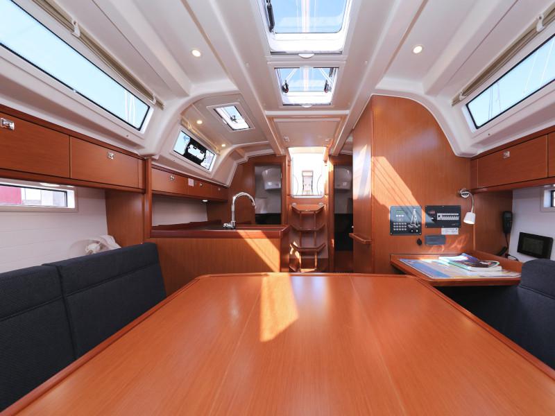 Book yachts online - sailboat - Bavaria Cruiser 37 - Lupe - rent