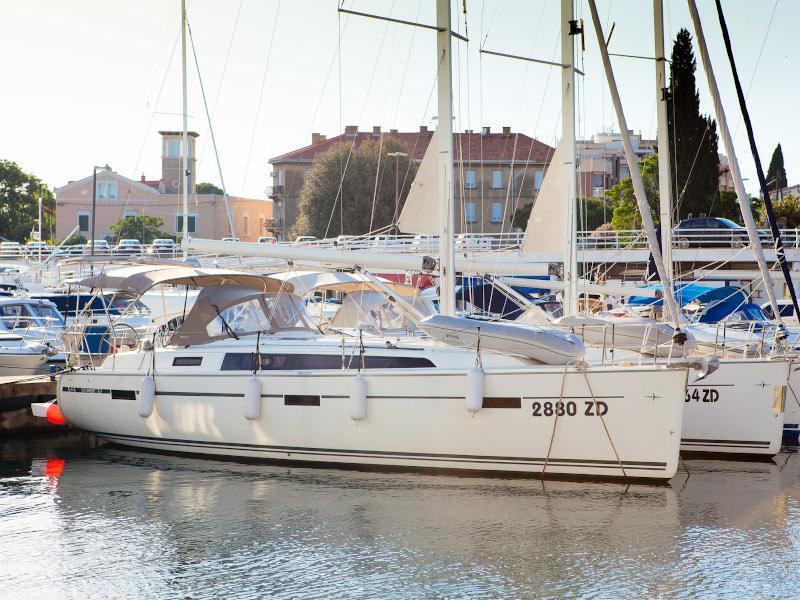 Book yachts online - sailboat - Bavaria Cruiser 37 - GOSPOJA  - rent