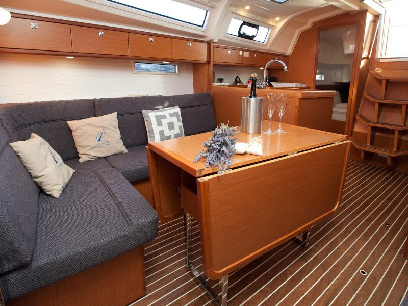 Book yachts online - sailboat - Bavaria Cruiser 37 - GOSPOJA  - rent