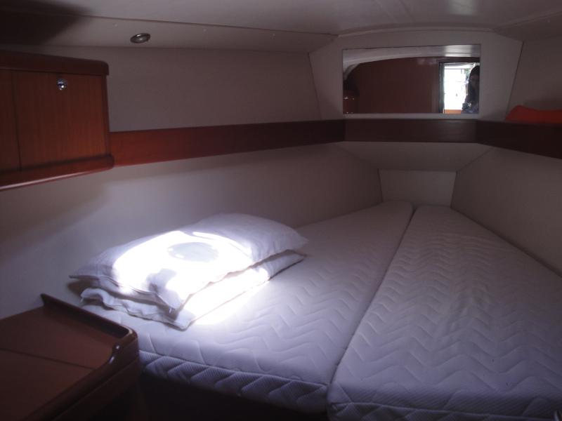 Book yachts online - sailboat - Beneteau Oceanis 37 - Acqu - rent