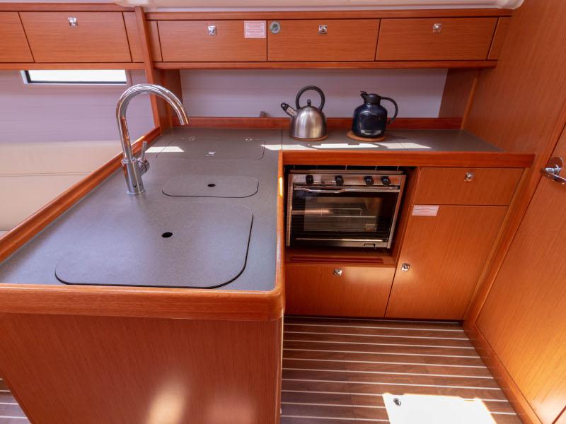 Book yachts online - sailboat - Bavaria Cruiser 37 - Sofia - rent