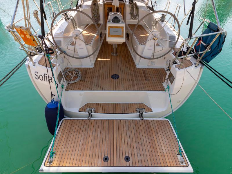 Book yachts online - sailboat - Bavaria Cruiser 37 - Sofia - rent