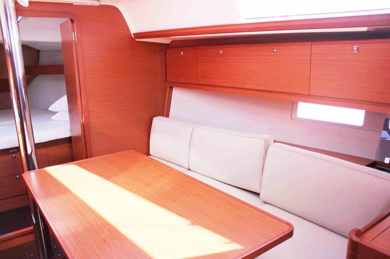 Book yachts online - sailboat - Dufour 382 GL - Morning Star - rent