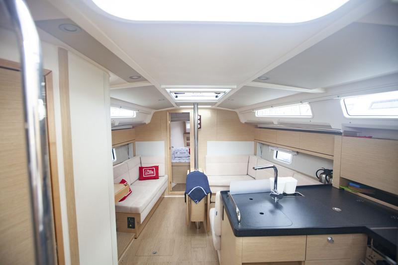 Book yachts online - sailboat - Hanse 388 - Atlas - rent