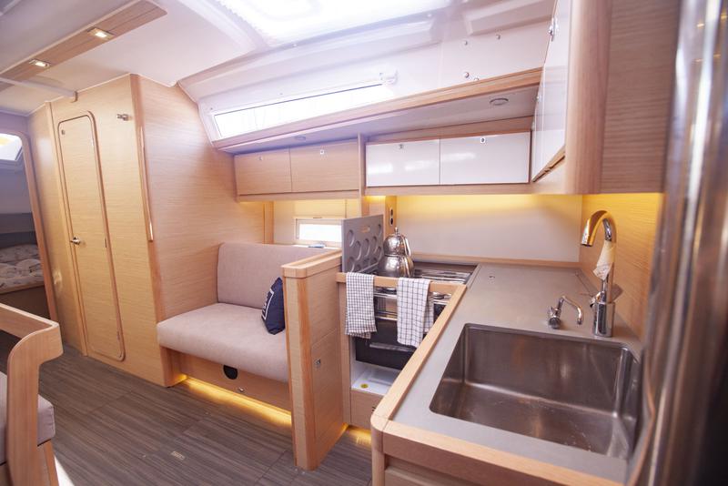 Book yachts online - sailboat - Dufour 430 - Enki - rent
