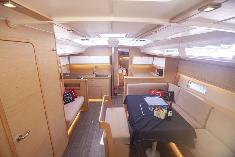 Book yachts online - sailboat - Dufour 430 - Enki - rent