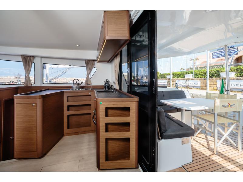 Book yachts online - catamaran - Lagoon 42 - Brivido - Premium line  - rent