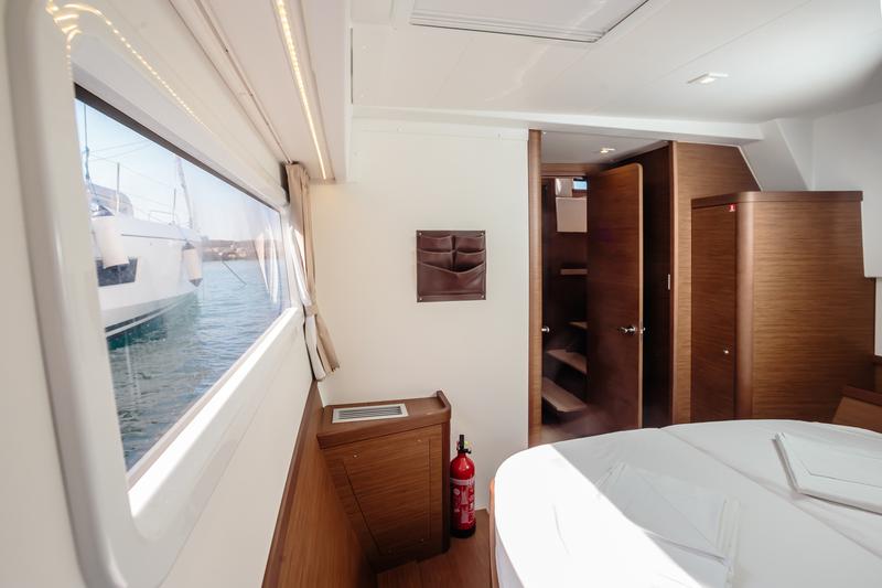 Book yachts online - catamaran - Lagoon 42 - Brivido - Premium line  - rent