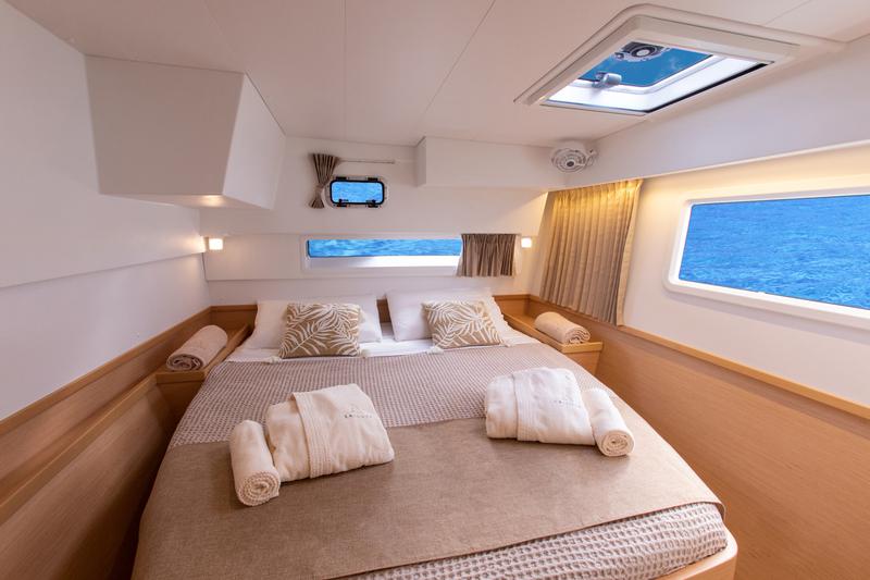 Book yachts online - catamaran - Lagoon 42 (3 cab) - SAILUXE - Zubibbu  - rent