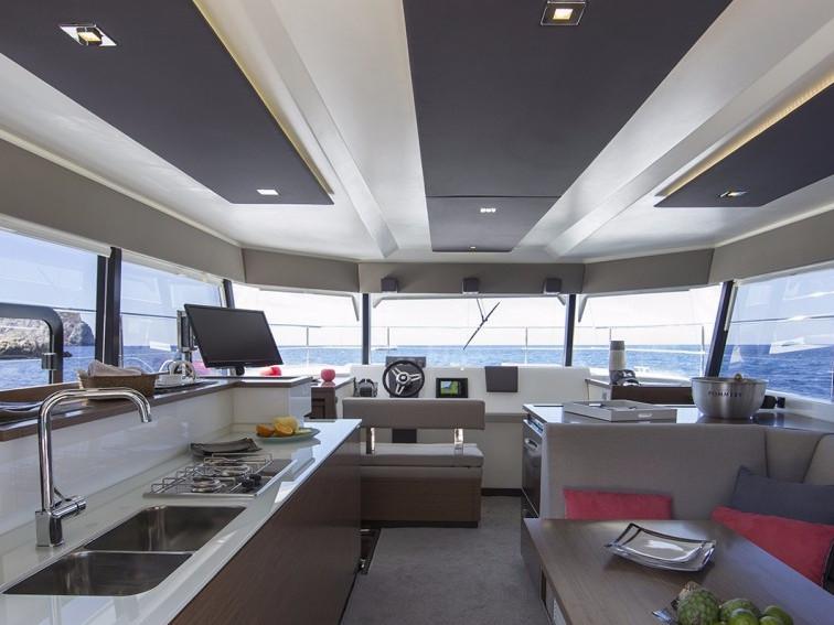 Book yachts online - motorboat - Fountaine Pajot 37 - MUSCAT - rent