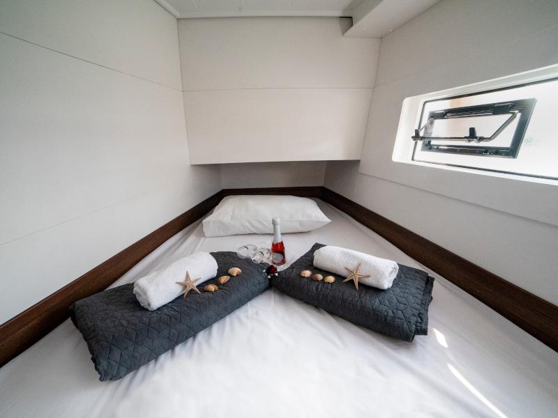 Book yachts online - catamaran - Lagoon 40 - Il Vento - rent