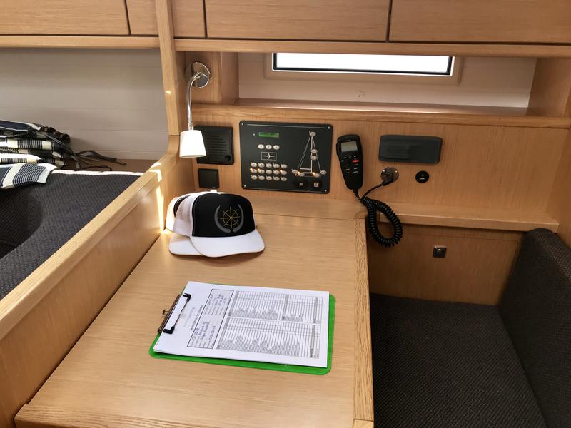 Book yachts online - sailboat - Bavaria Cruiser 41 - Leonidas - rent