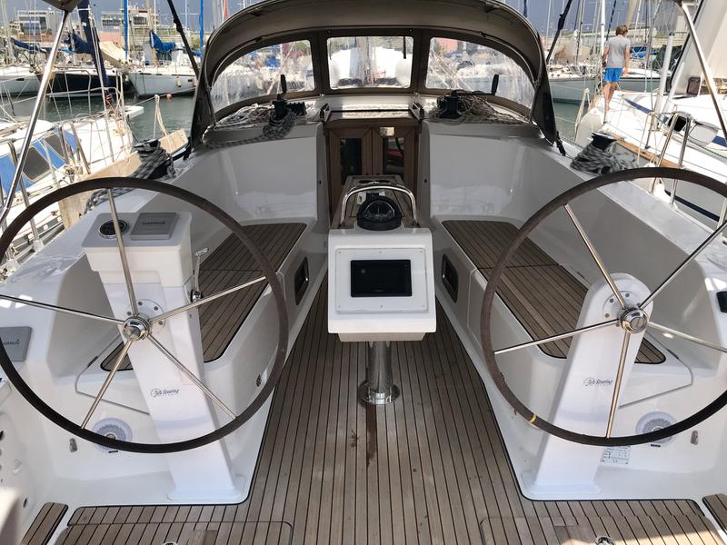 Book yachts online - sailboat - Bavaria Cruiser 41 - Leonidas - rent