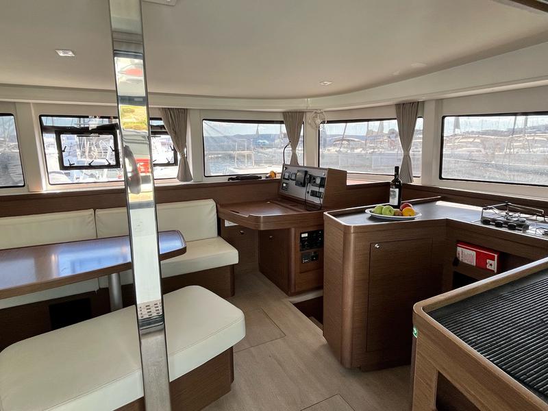 Book yachts online - catamaran - Lagoon 42 - Zoe - rent
