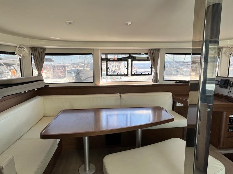 Book yachts online - catamaran - Lagoon 42 - Zoe - rent