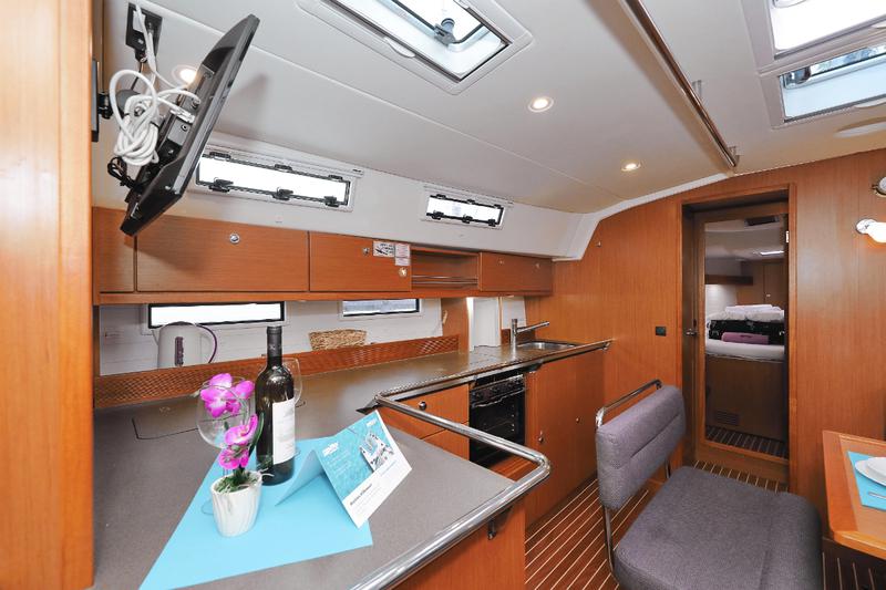 Book yachts online - sailboat - Bavaria 45 Cruiser - Samara - rent