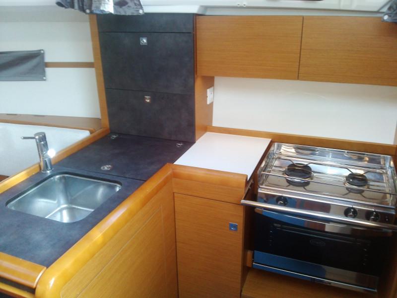 Book yachts online - sailboat - Sun Odyssey 349 - Helios - rent