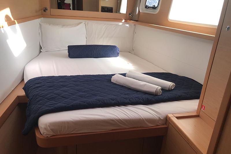 Book yachts online - catamaran - Lagoon 450  Fly (A/C-Generator-Watermaker-SolarPanel) - Corona Borealis - rent