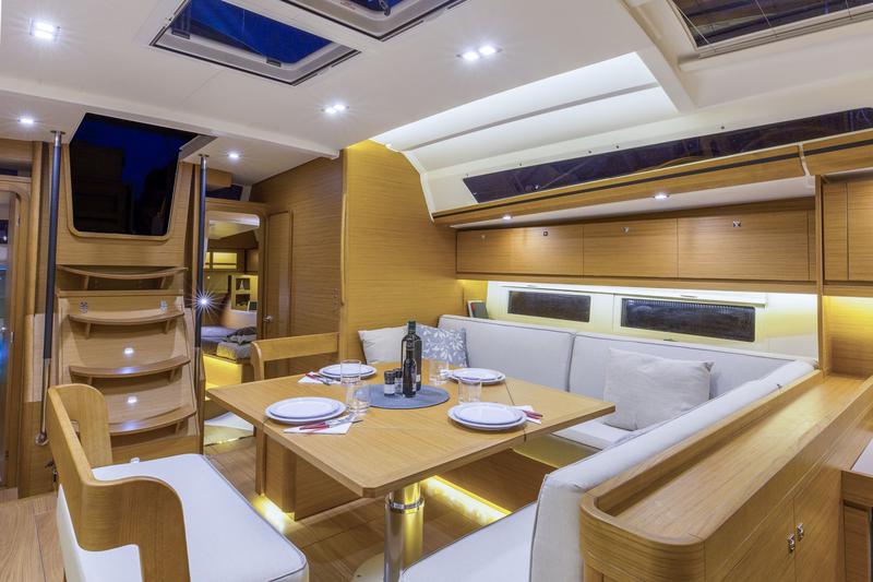 Book yachts online - sailboat - Dufour 520 Grand Large - Euribia - rent