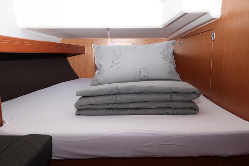 Book yachts online - sailboat - Bavaria Cruiser 46 - Anett - rent
