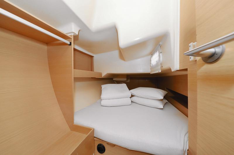 Book yachts online - sailboat - Elan 350 - Uniform - rent