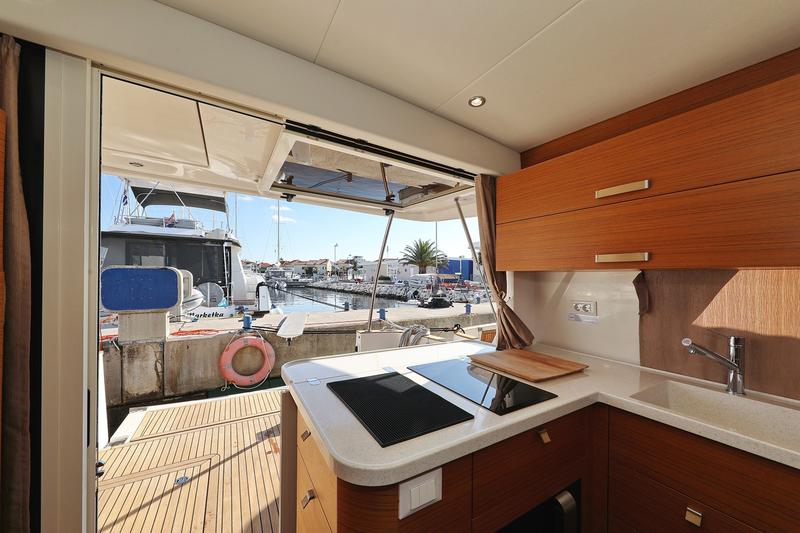 Book yachts online - motorboat - Greenline 40 - Lady ELMA - rent