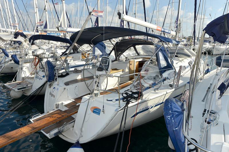 Book yachts online - sailboat - Bavaria 38 cruiser - Enigma - rent