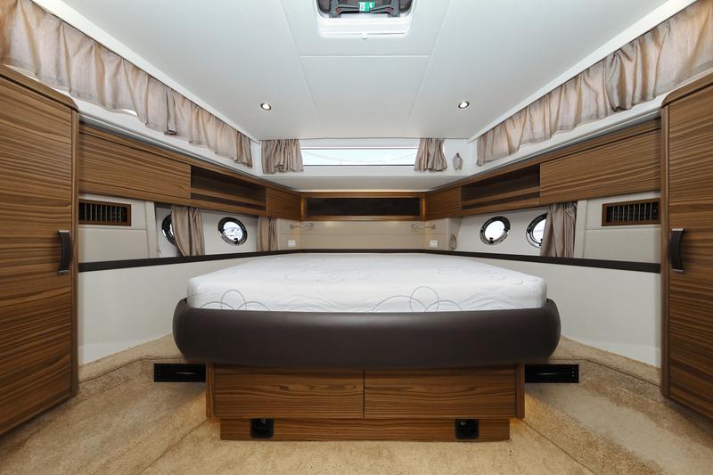 Book yachts online - motorboat - Greenline  48 Fly - Noah - rent