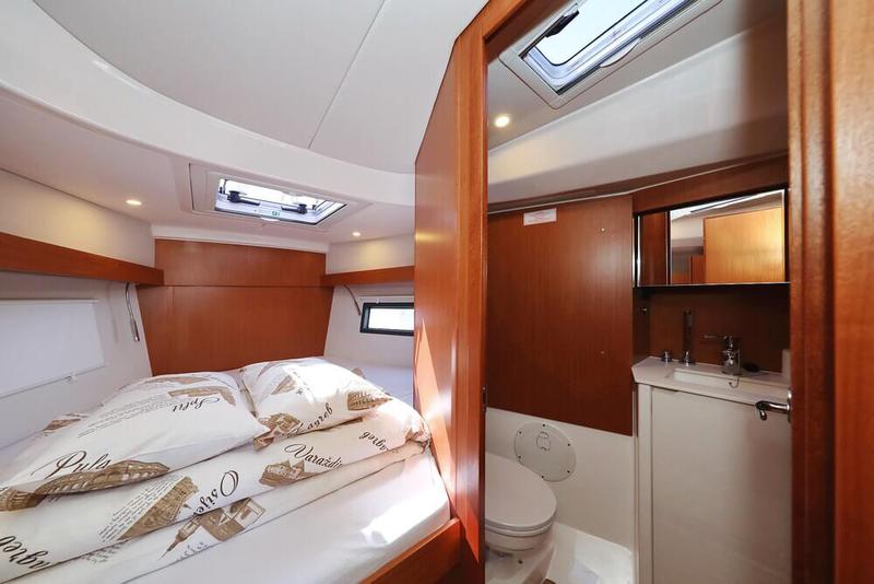 Book yachts online - sailboat - Bavaria C38 - Blue Note - rent