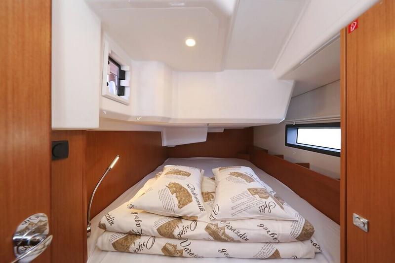 Book yachts online - sailboat - Bavaria C38 - Blue Note - rent