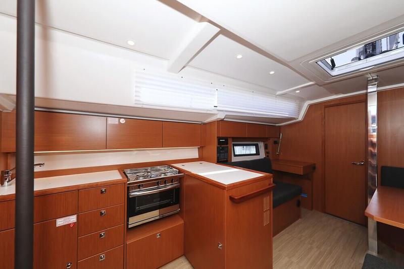 Book yachts online - sailboat - Bavaria C38 - Blue Note - rent