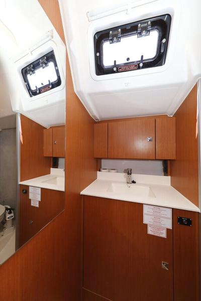Book yachts online - sailboat - Bavaria C38 - Blue Note - rent